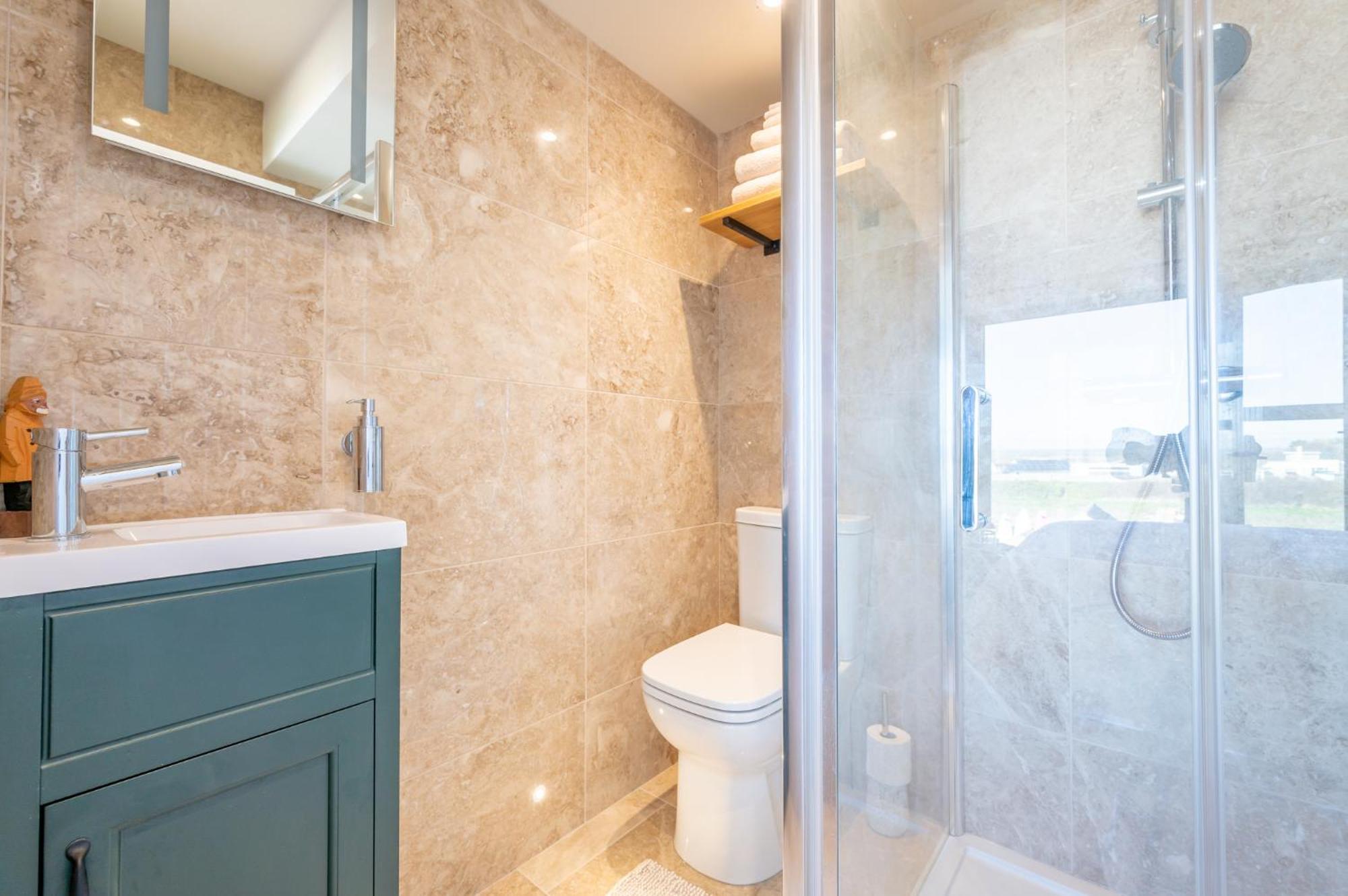 Aqua Blu Beach House Holiday Rental Pevensey Exterior photo