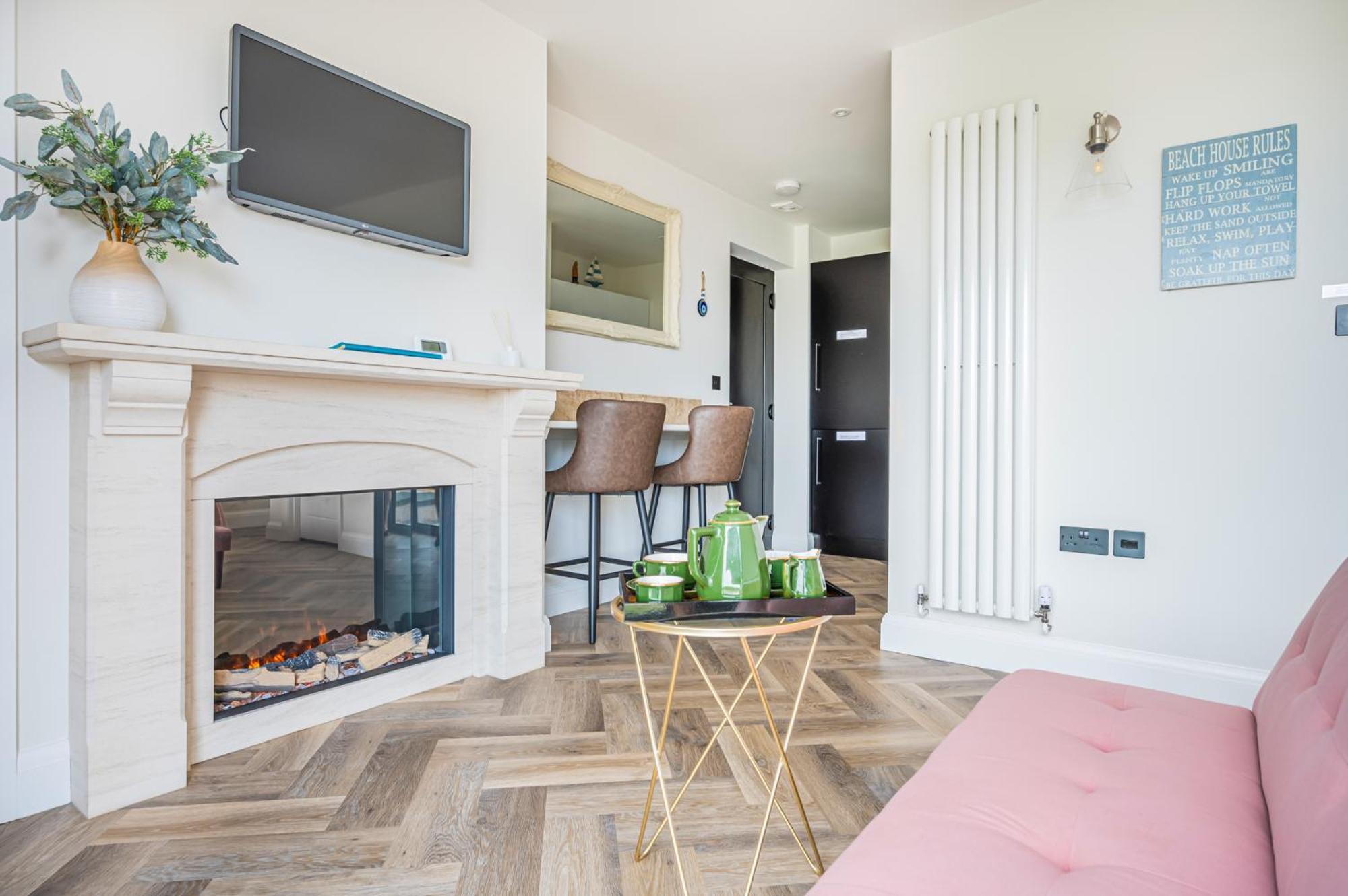 Aqua Blu Beach House Holiday Rental Pevensey Exterior photo